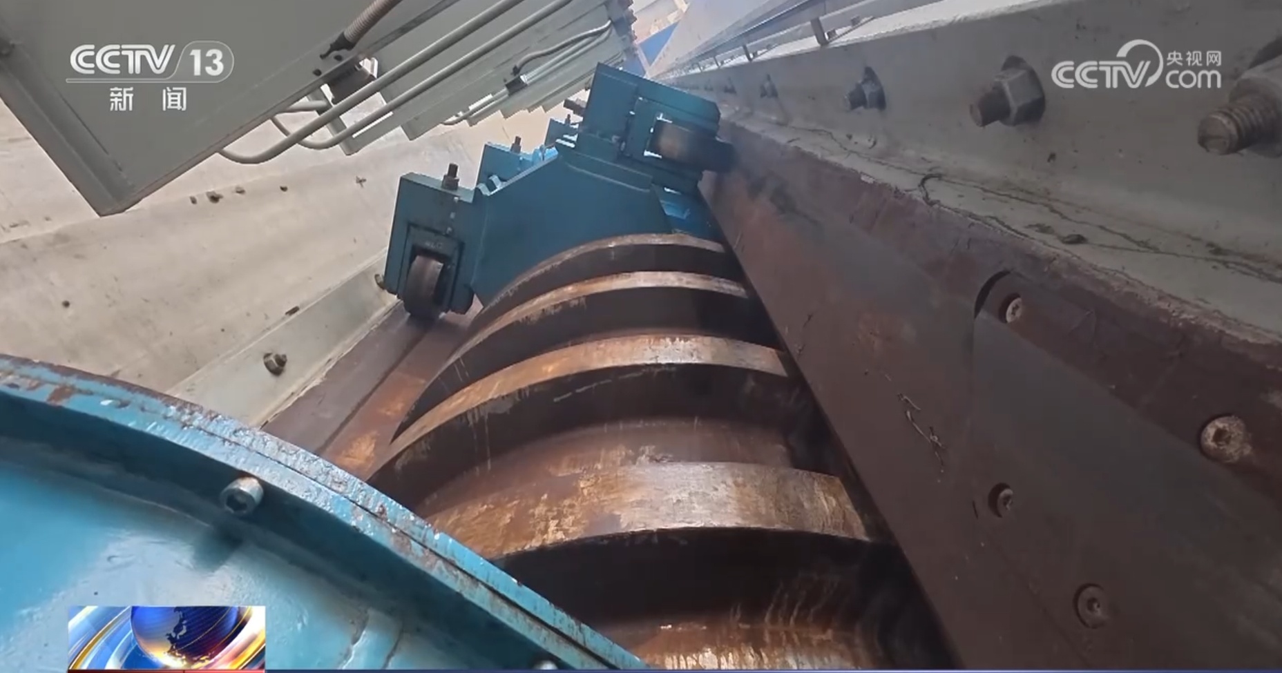 激光清洗螺母柱 三峡升船机年度“体检”用上新装备 激光清洗螺母柱 三峡升船机年度“体检”用上新装备