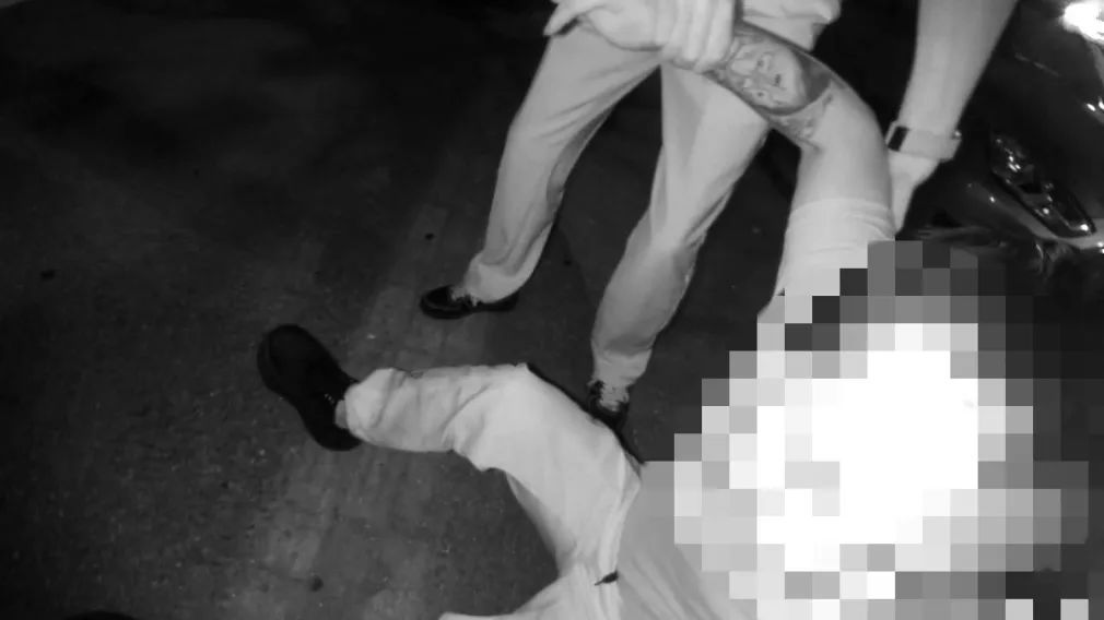 酷暑深夜外卖小哥身体不适，幸好遇见他们……