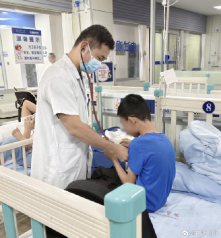 男孩赶作业情绪激动到碱中毒