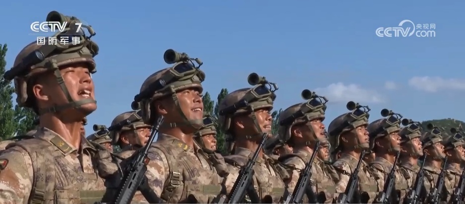 探访阅兵训练场 | 装备方队：数百台地面装备将以作战群形式展现我军强大能力