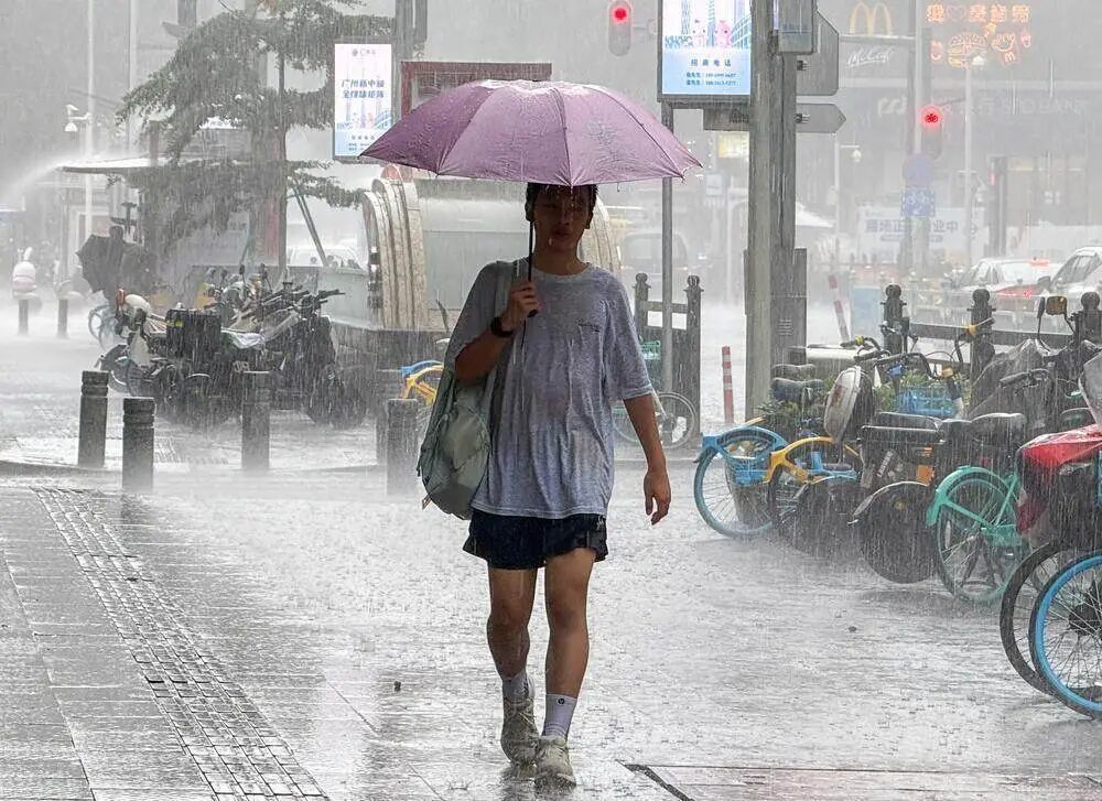 台风“蓝湖”已登陆越南，“开学日”广东局部或仍有暴雨