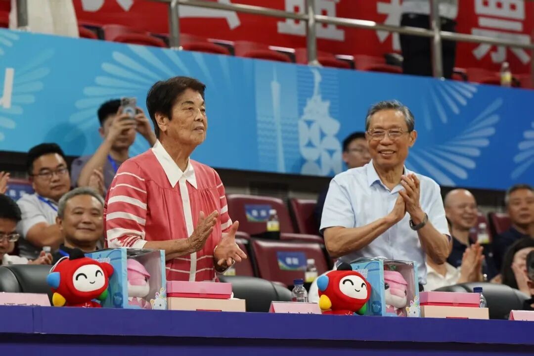 钟南山分享身体健康的重要因素:参加体育活动,“每周六都去打篮球” 钟南山分享身体健康的重要因素:参加体育活动,“每周六都去打篮球”