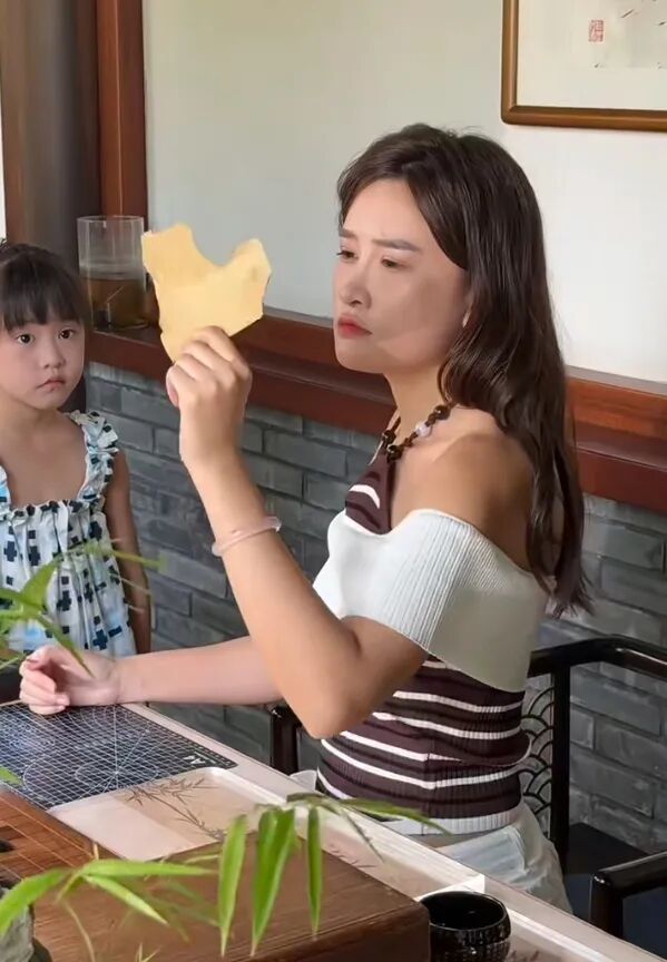 清华女博士回应“暑假兼职拍短剧一天睡3小时赚快钱”:前期多数零片酬 清华女博士回应“暑假兼职拍短剧一天睡3小时赚快钱”:前期多数零片酬