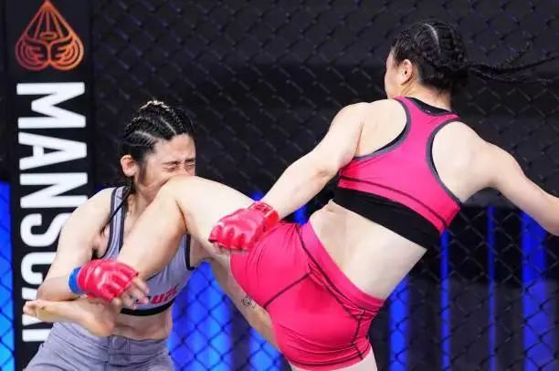 白天穿着白大褂，晚上在八角笼KO对手？“女版黄飞鸿”来了