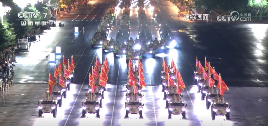 探访阅兵训练场 | 装备方队：数百台地面装备将以作战群形式展现我军强大能力