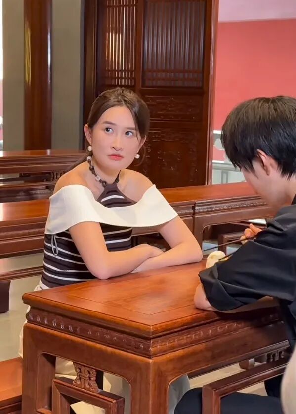 清华女博士回应“暑假兼职拍短剧一天睡3小时赚快钱”:前期多数零片酬 清华女博士回应“暑假兼职拍短剧一天睡3小时赚快钱”:前期多数零片酬