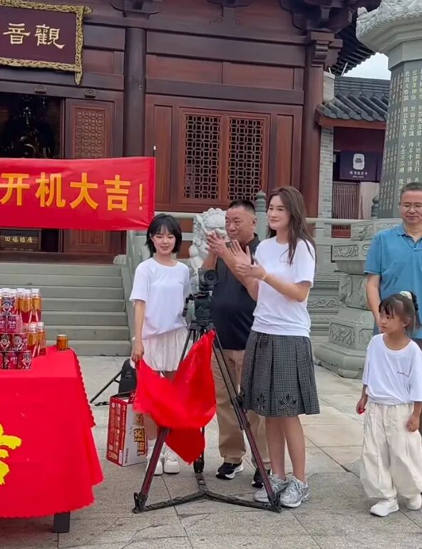 清华女博士回应“暑假兼职拍短剧一天睡3小时赚快钱”:前期多数零片酬 清华女博士回应“暑假兼职拍短剧一天睡3小时赚快钱”:前期多数零片酬