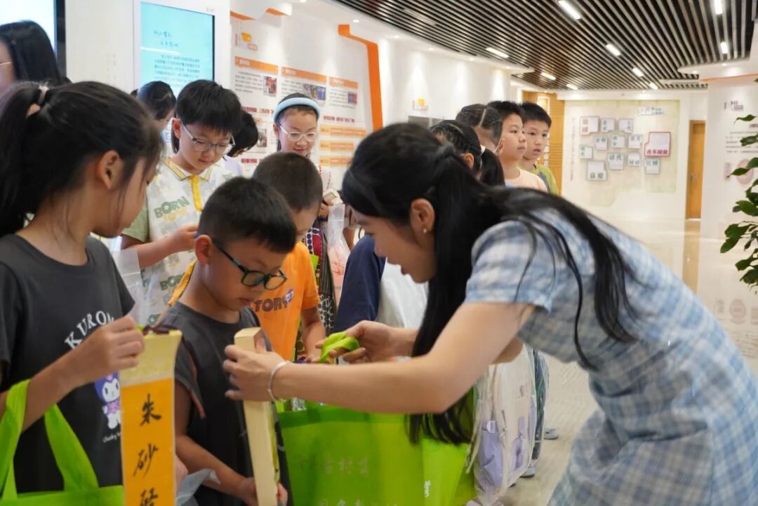 “00后”新娘华星辰，用10万元准备了一份“特殊嫁妆”