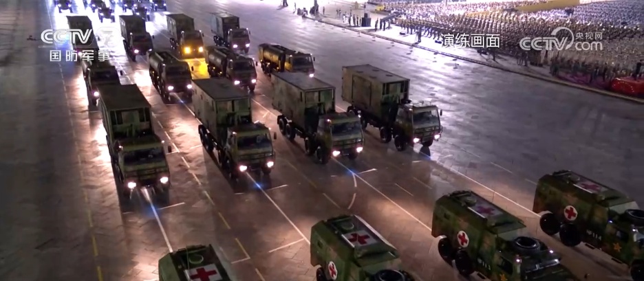 探访阅兵训练场 | 装备方队：数百台地面装备将以作战群形式展现我军强大能力