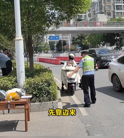 “警察叔叔，我要举报我妈妈！”
