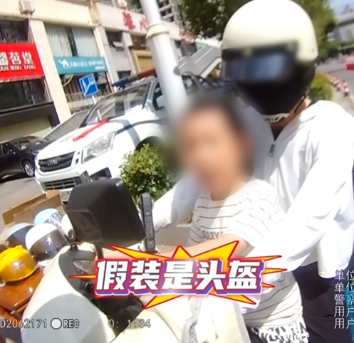 “警察叔叔，我要举报我妈妈！”