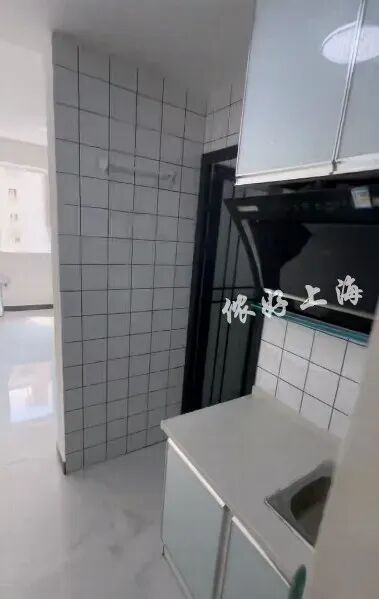 “00后”情侣租客失联，留下一屋恶臭、满地苍蝇蛆虫和两只小猫！上海房东崩溃……