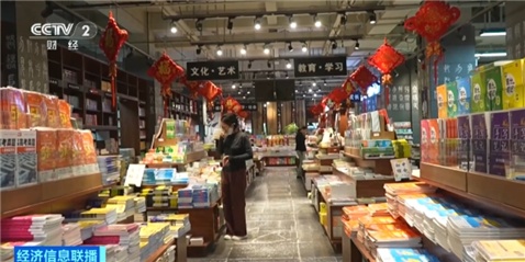 “开学经济”升温！多地学习产品迎销售旺季，联名文具、数码产品热销