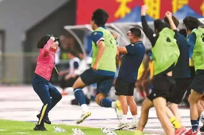 “苏超”唯一“女教头”，离不开他的力挺！