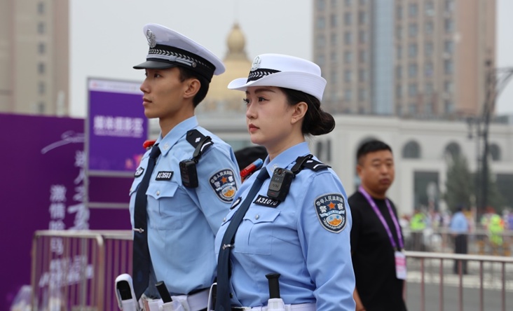 3.5万人创历史之最 激情哈马热力开跑