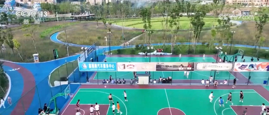 人气旺、消费热!“老空间+文化IP”化身潮酷空间 多元新场景撬动消费新引擎 人气旺、消费热!“老空间+文化IP”化身潮酷空间 多元新场景撬动消费新引擎