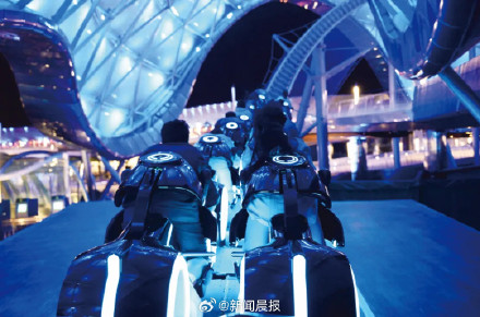 上海迪士尼创极速光轮限时全新红橙光效 上海迪士尼创极速光轮限时全新红橙光效