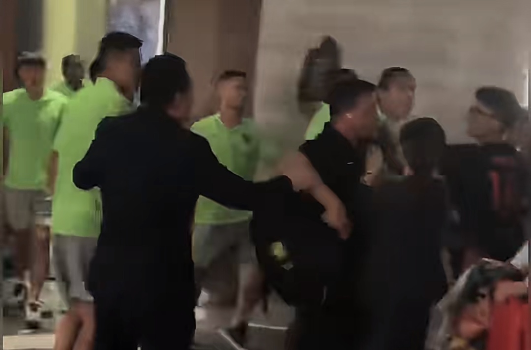 张玉宁为“与球迷起冲突”致歉！俱乐部凌晨发声：感到耻辱，夜不能寐！