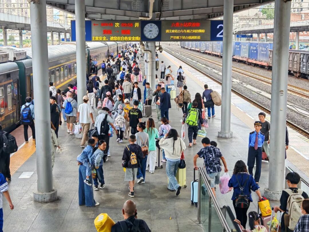 2232万人次！2025年贵州铁路暑运圆满收官