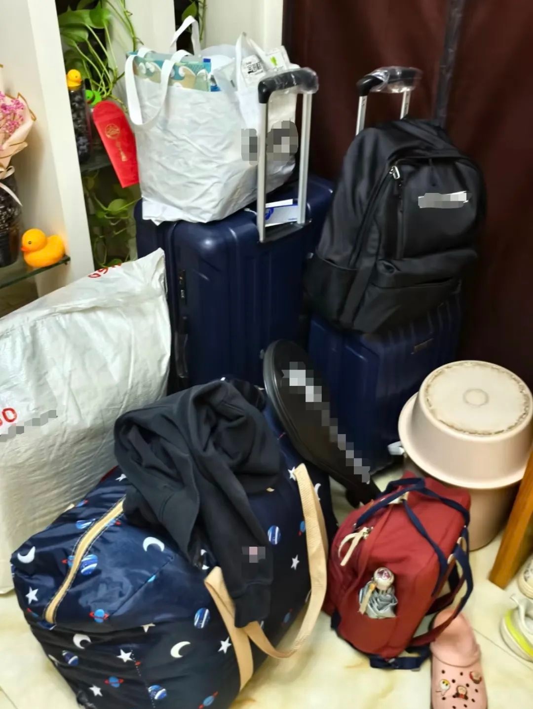 开学行李装了“亿”点点! 网友:家徒四壁,只剩承重墙和爸妈了 开学行李装了“亿”点点! 网友:家徒四壁,只剩承重墙和爸妈了