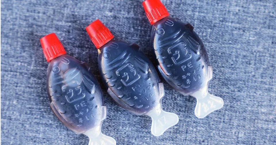 澳大利亚一州禁用鱼形塑料酱油瓶，容易被海洋生物误认为食物