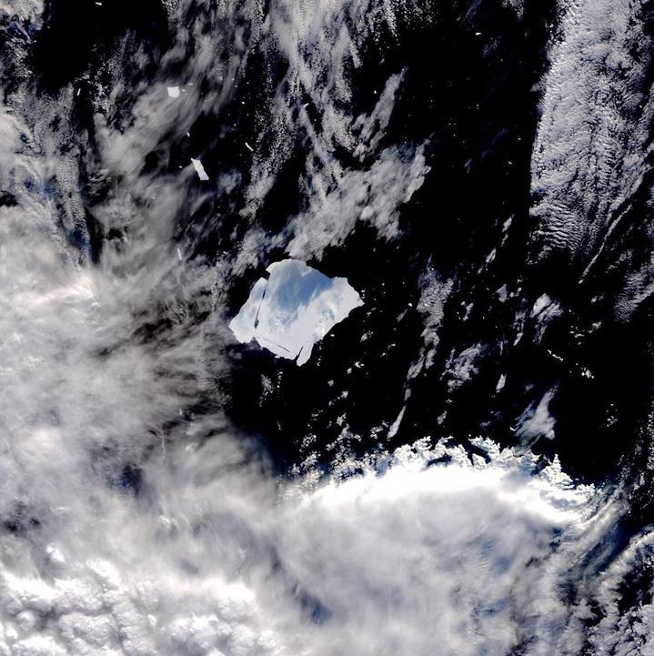 全球最大冰山三个月内面积减少超过三分之一