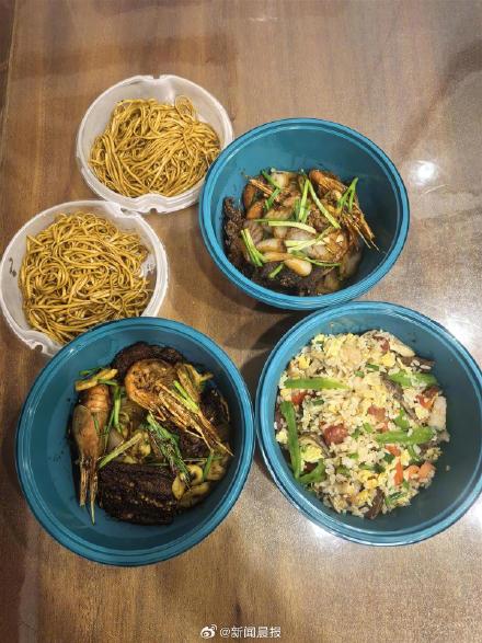 杭州一面馆一碗面卖2188元，食材含黄鳝、红虾、鲍鱼等，老板：半月内卖出十多碗