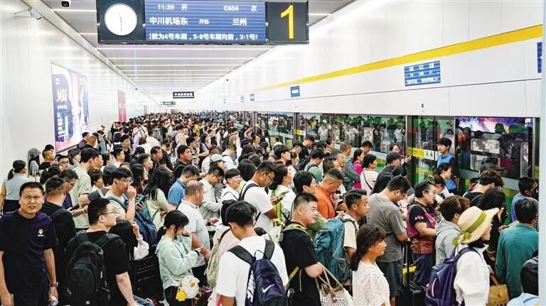 累计发送旅客1861.7万人次!2025年兰州铁路局暑运收官 累计发送旅客1861.7万人次!2025年兰州铁路局暑运收官