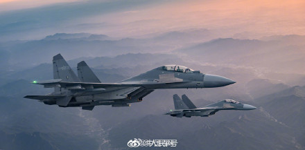 战机和晚霞同框适配度拉满
