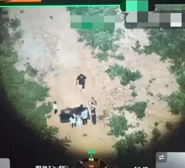 长沙一深山中4名大人4名小孩迷路被困，无人机捕捉到关键信号！