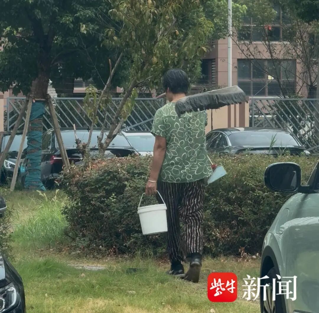 “50至64岁，退休优先，包吃包住！”苏州一餐厅“只招老人”引热议