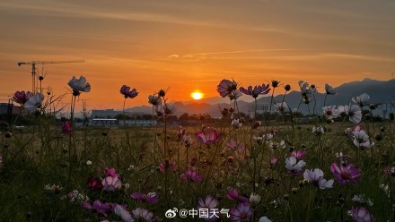 北京朝霞与日出相伴有多美