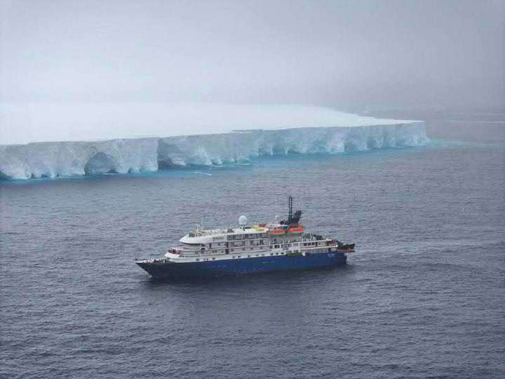 全球最大冰山三个月内面积减少超过三分之一