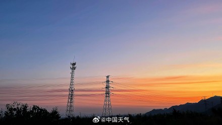 北京朝霞与日出相伴有多美