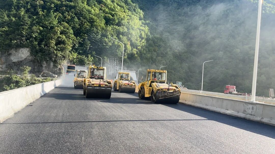 预计国庆前通车！成都4小时飙拢九寨沟