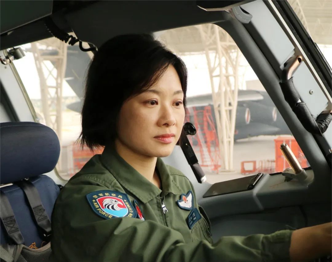 阅兵最帅女机长，是她！