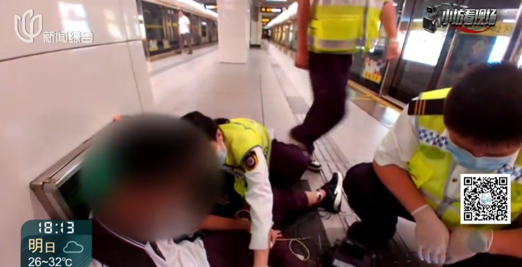 事发上海地铁早高峰!一群人冲上来!有人突然瘫坐,这件事一定要重视 事发上海地铁早高峰!一群人冲上来!有人突然瘫坐,这件事一定要重视