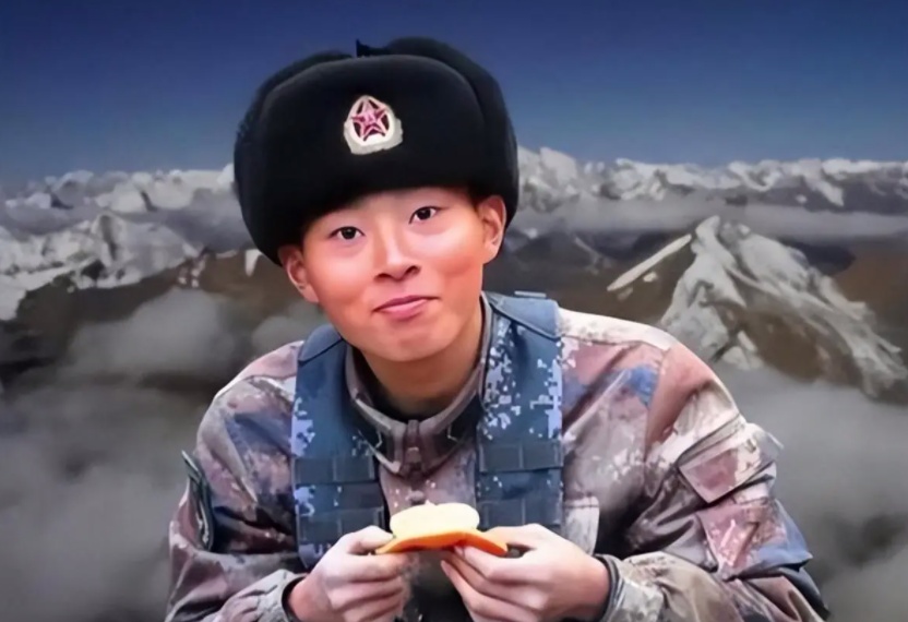 “祥榕，替你在现场观礼九三阅兵，妈妈感到无比自豪！”