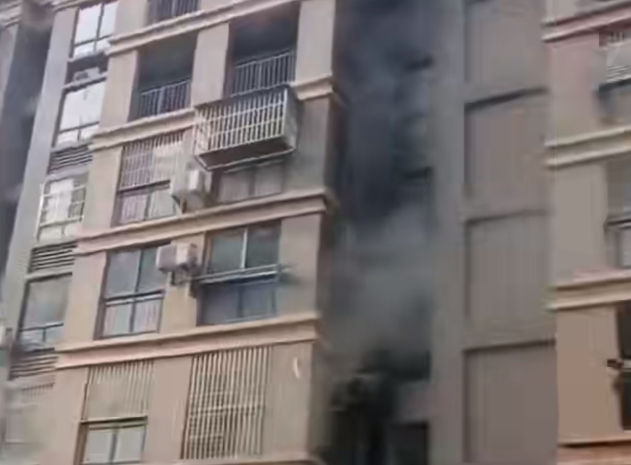 一小区凌晨发生火灾！电动自行车这些地方真的不能停