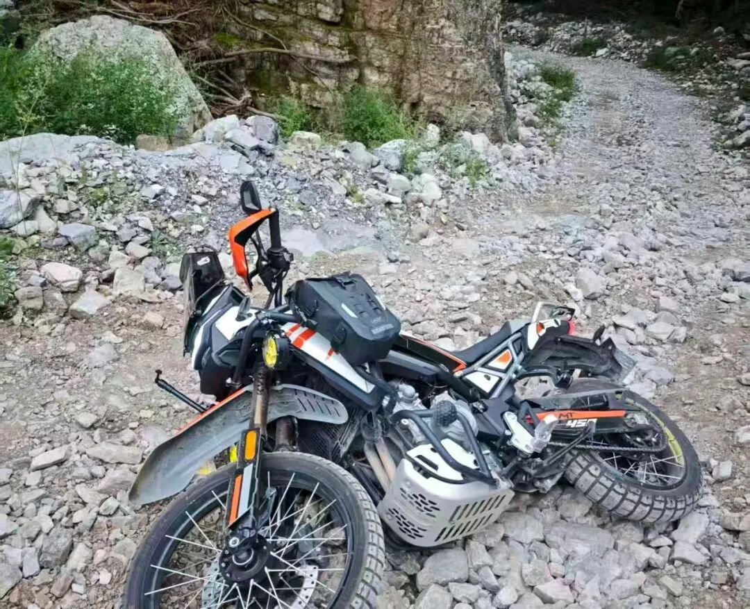 一天两起山岳救援警情，北京门头沟消防连夜救援