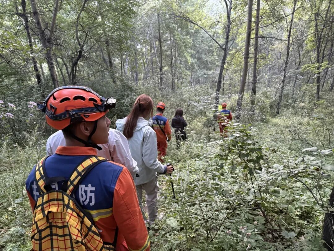 一天两起山岳救援警情，北京门头沟消防连夜救援