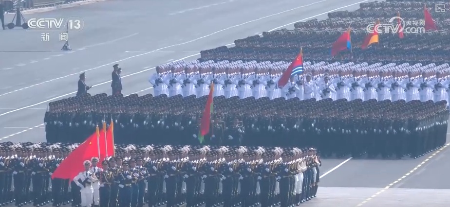 蓝、绿、白、黄、红，彩蛋！守卫和平 300秒多视角逐帧解码“阅兵蚊香图”