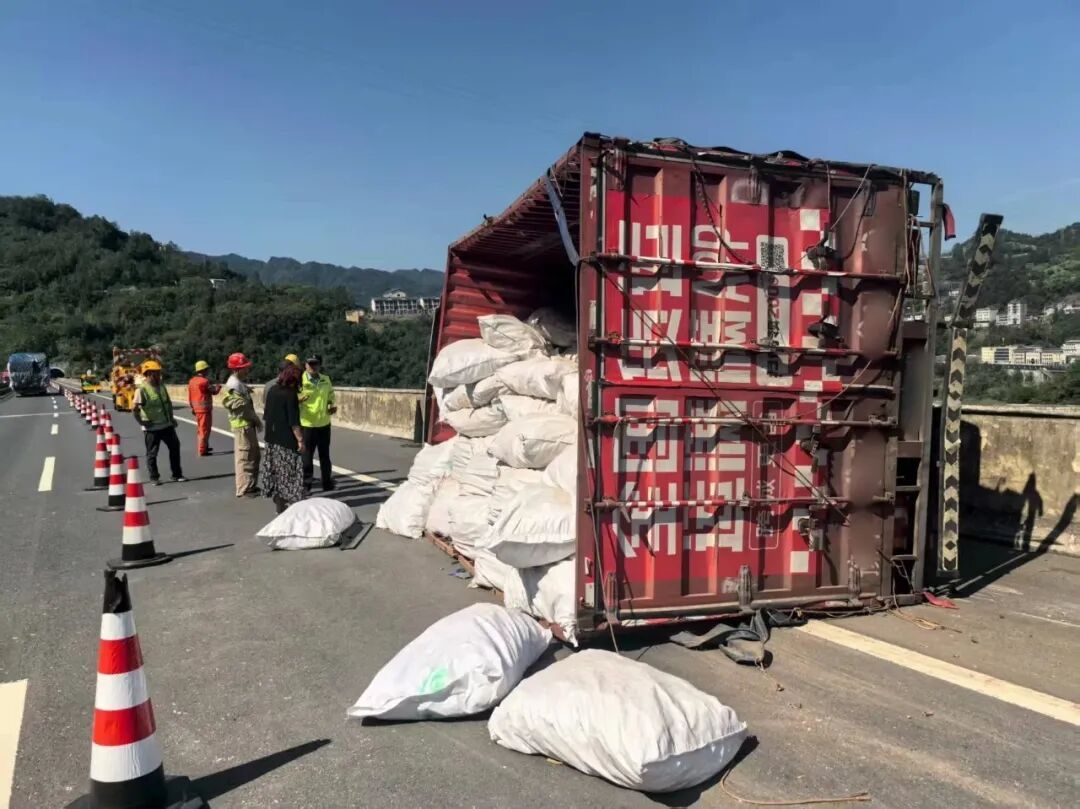 为孩子凑学费出车祸，交警这句话太戳人了！