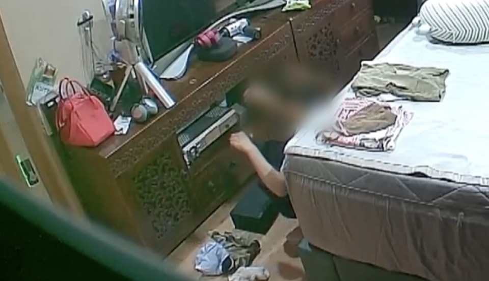 上海夫妻遭遇可怕“寄生虫”！数条内裤不翼而飞，监控曝光，女主人崩溃