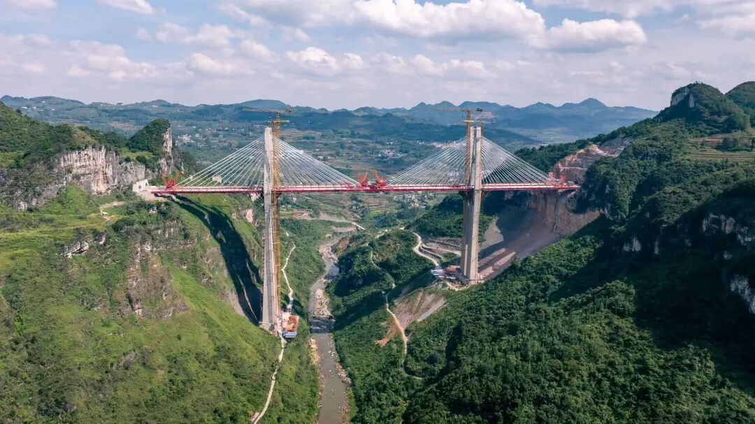 再添新地标！乌长高速公路金旗特大桥顺利合龙