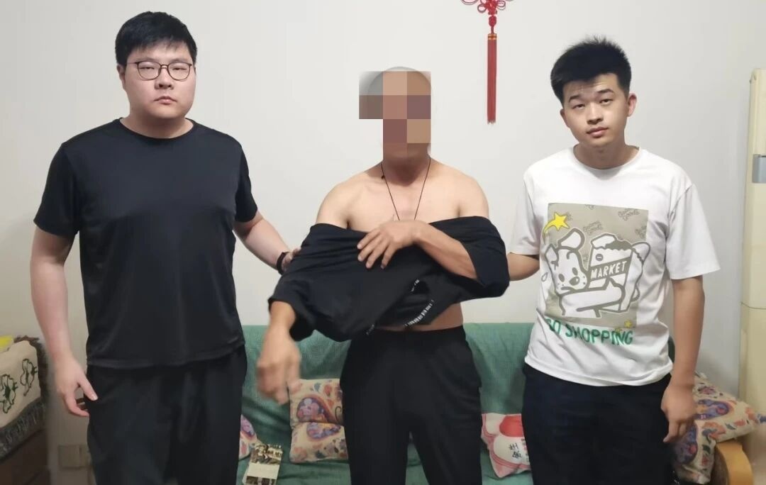 藏匿于镇江宝塔路某小区,何某被抓获! 藏匿于镇江宝塔路某小区,何某被抓获!