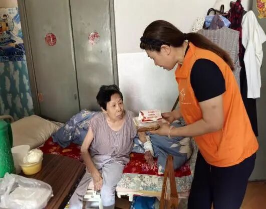 观盛世阅兵 燃爱国之情 做暖心养老人