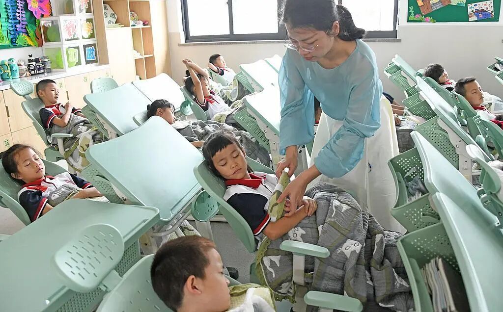 新国标出台，中小学生“躺平午睡”要实现了