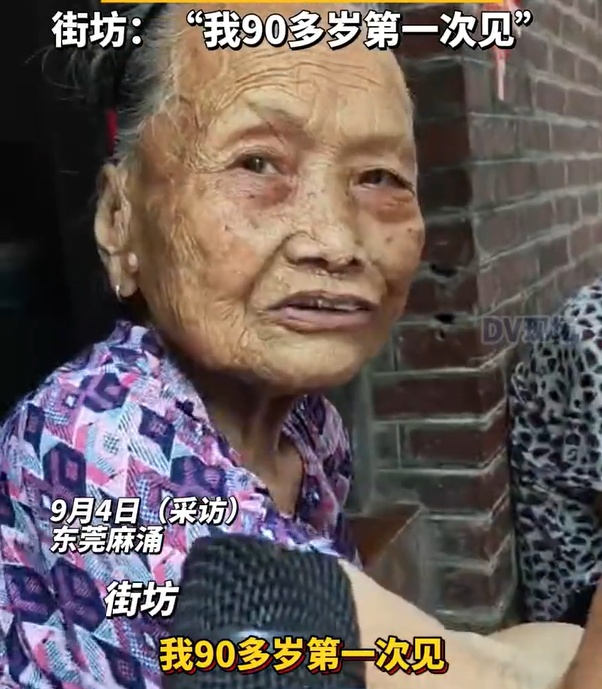 猴子突然闯入居民区上蹿下跳，目前仍在逃！广东街坊：活了90多年第一次见