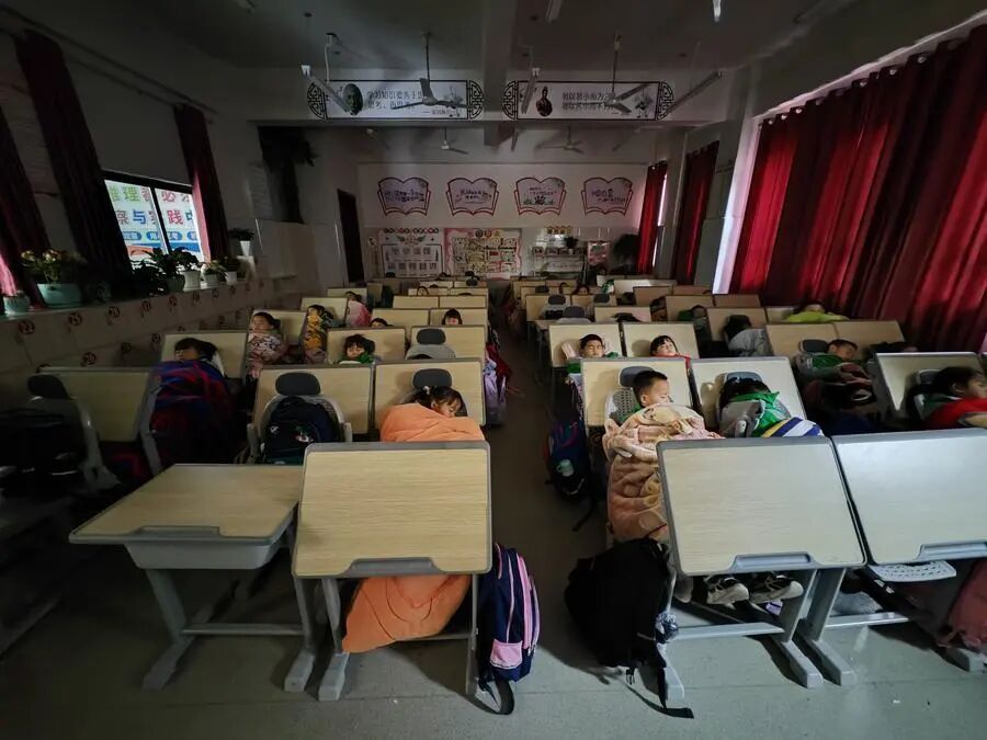 新国标出台，中小学生“躺平午睡”要实现了